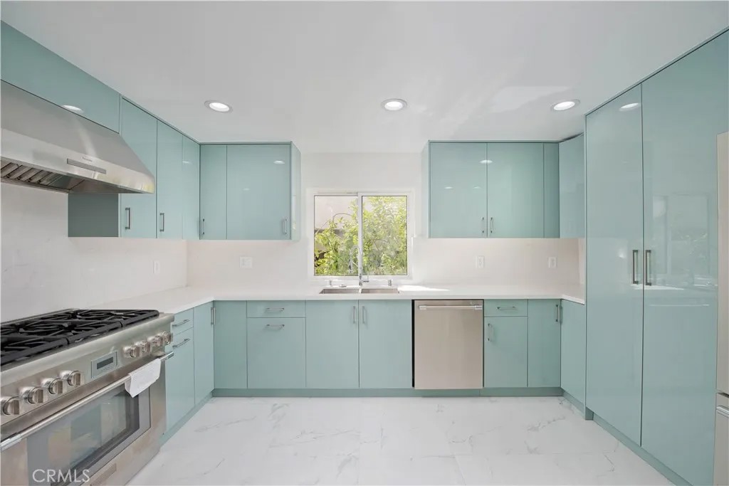 5333 Zelzah Avenue 102