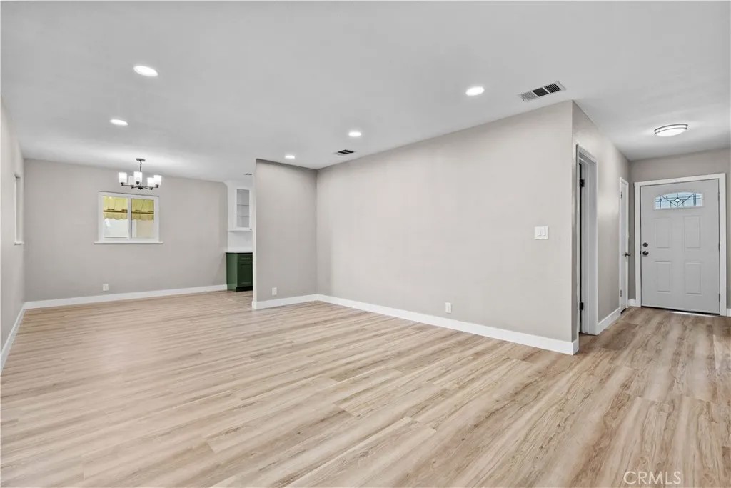 208 N Bromley