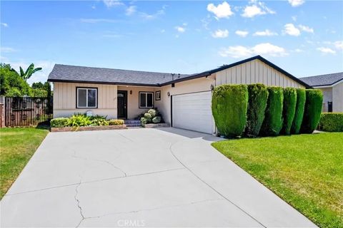 Photo of 208 N Bromley AVE, West Covina, CA 91790 (MLS # CV26133969)