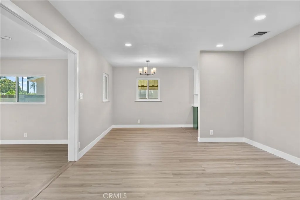208 N Bromley