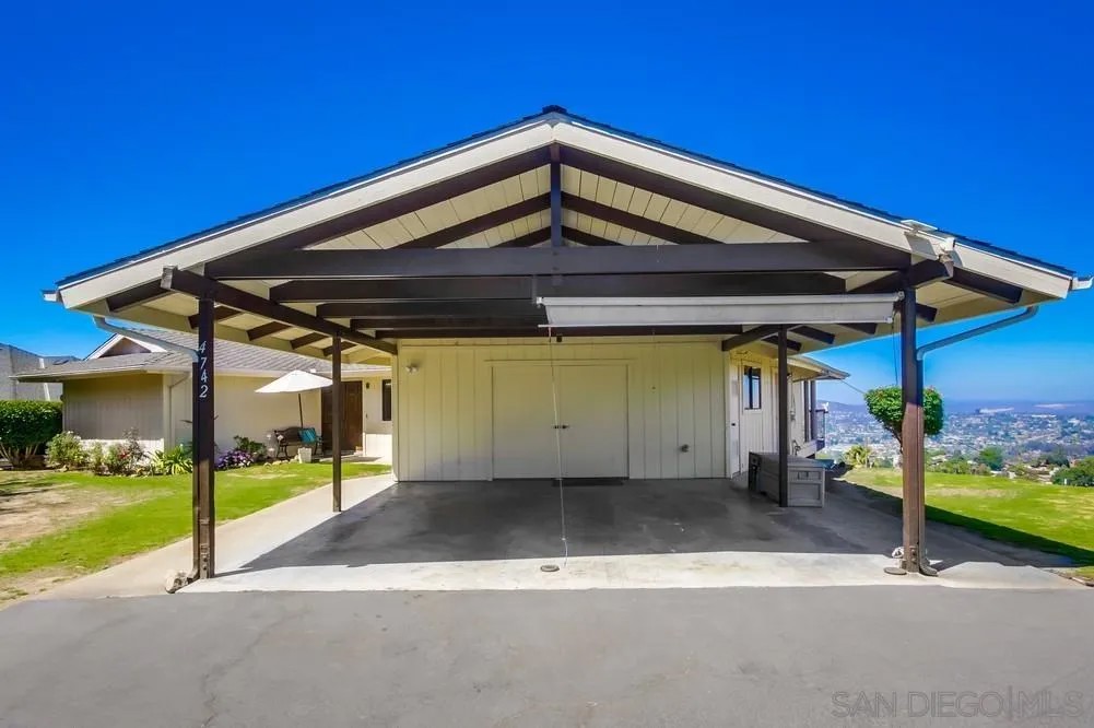 4742 Mount Helix Drive