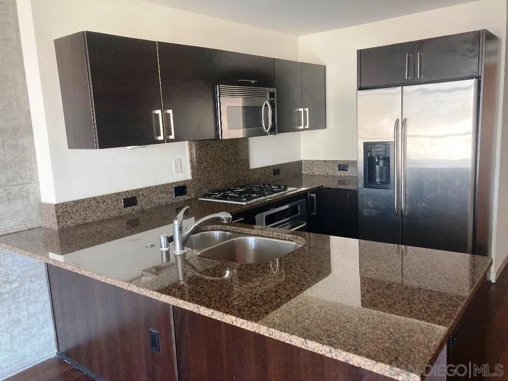 800 The Mark Ln 1403