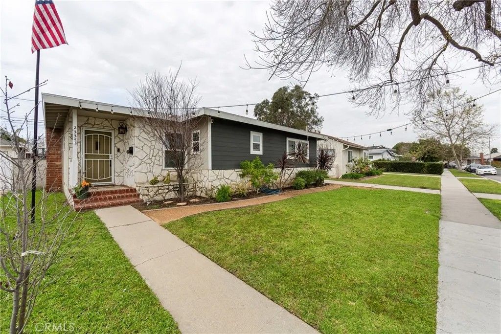 Photo of 2335 Carfax Avenue, Long Beach, CA 90815 (MLS # RS26039711)