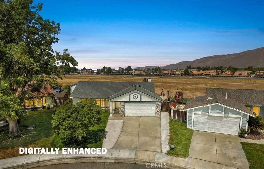 Photo of 551 Wimbledon Dr, San Jacinto, CA 92583 (MLS # SW26071868)