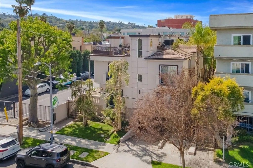 Photo of 4325 Stern Ave, Sherman Oaks, CA 91423 (MLS # SR26072883)