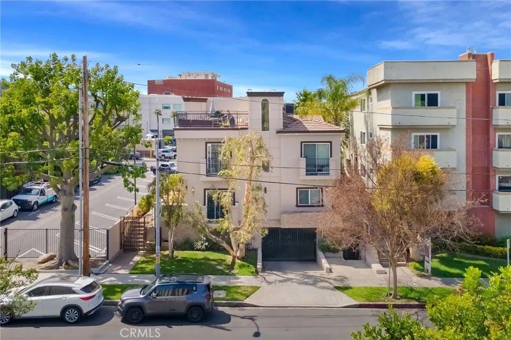 Photo of 4325 Stern Ave, Sherman Oaks, CA 91423 (MLS # SR26072883)