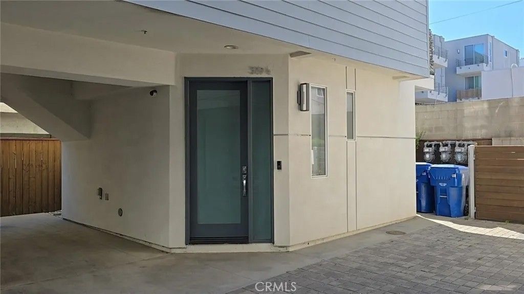 Photo of 319 S Serrano Ave #1/2, Los Angeles, CA 90020 (MLS # AR26055103)