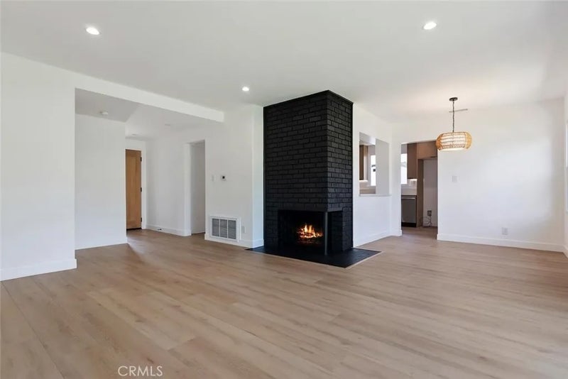 20701 Schoolcraft