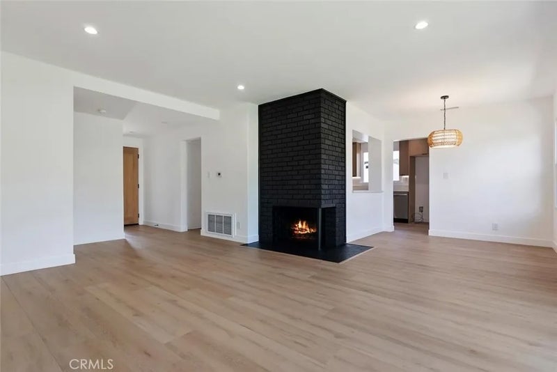 20701 Schoolcraft