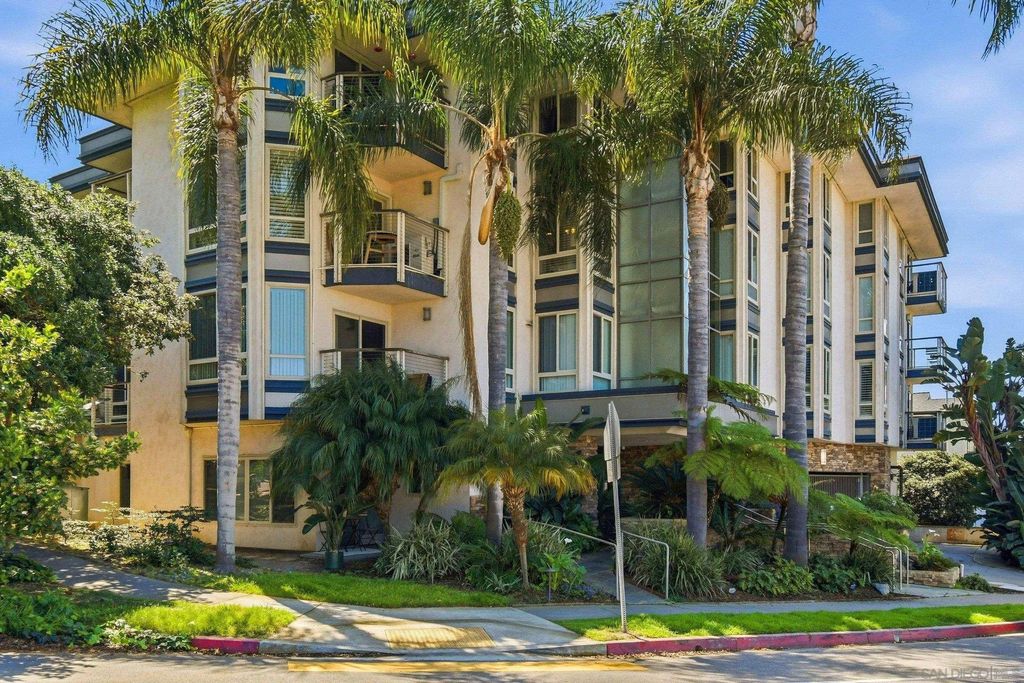 Photo of 935 Genter St #305, La Jolla, CA 92037 (MLS # 260007456)