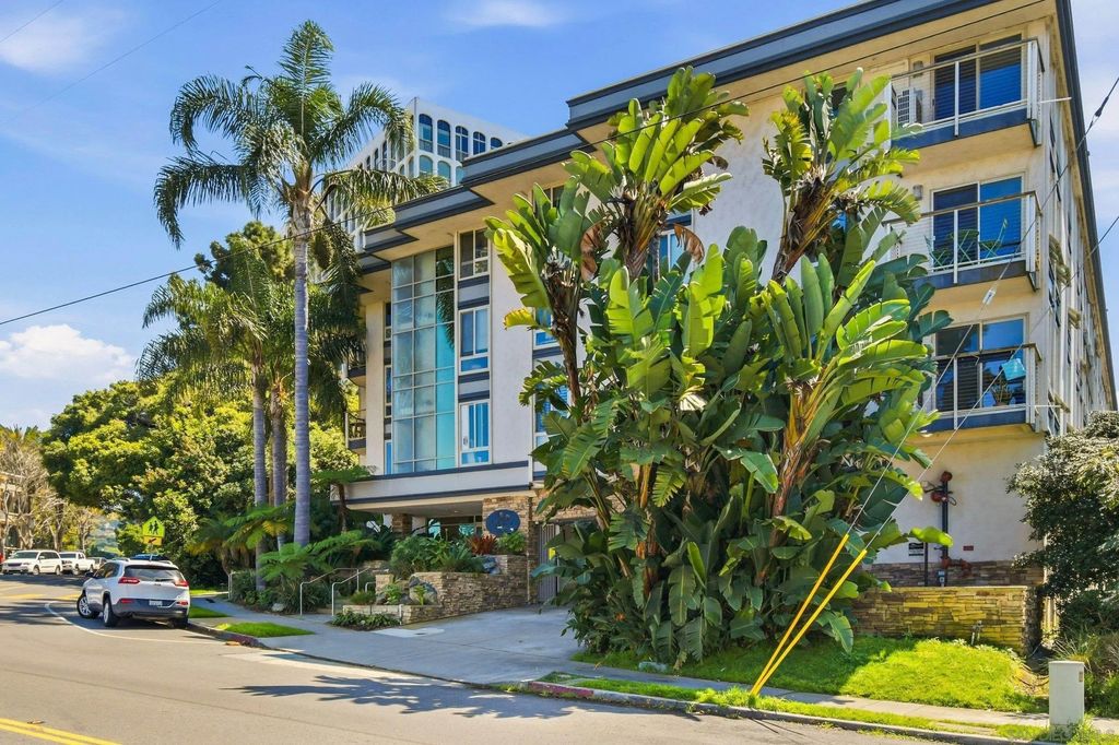 Photo of 935 Genter St #305, La Jolla, CA 92037 (MLS # 260007456)