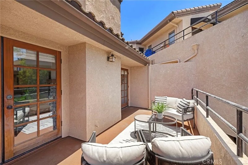 251 Calliope Street