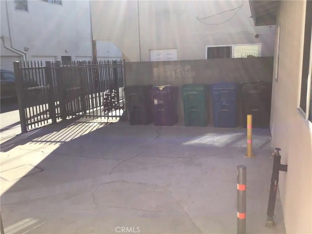 Photo of 128 W 9th Street, Long Beach, CA 90813 (MLS # PW26093117)