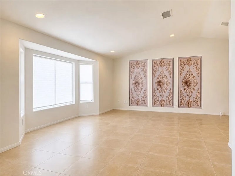 7619 DUMOSA Avenue
