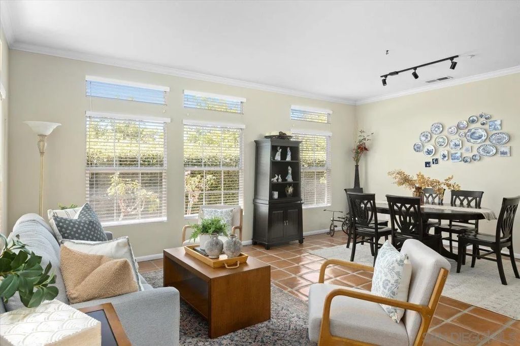 Photo of 2385 Amber Oak Ln, Escondido, CA 92027 (MLS # 250035046)