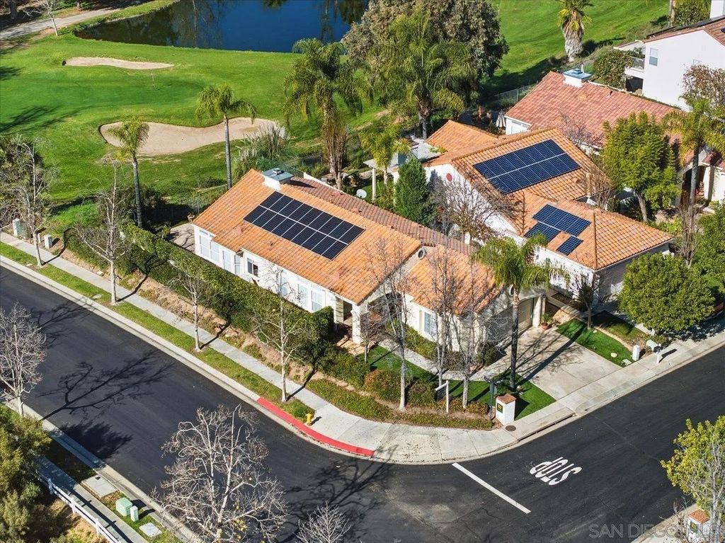 Photo of 2385 Amber Oak Ln, Escondido, CA 92027 (MLS # 250035046)