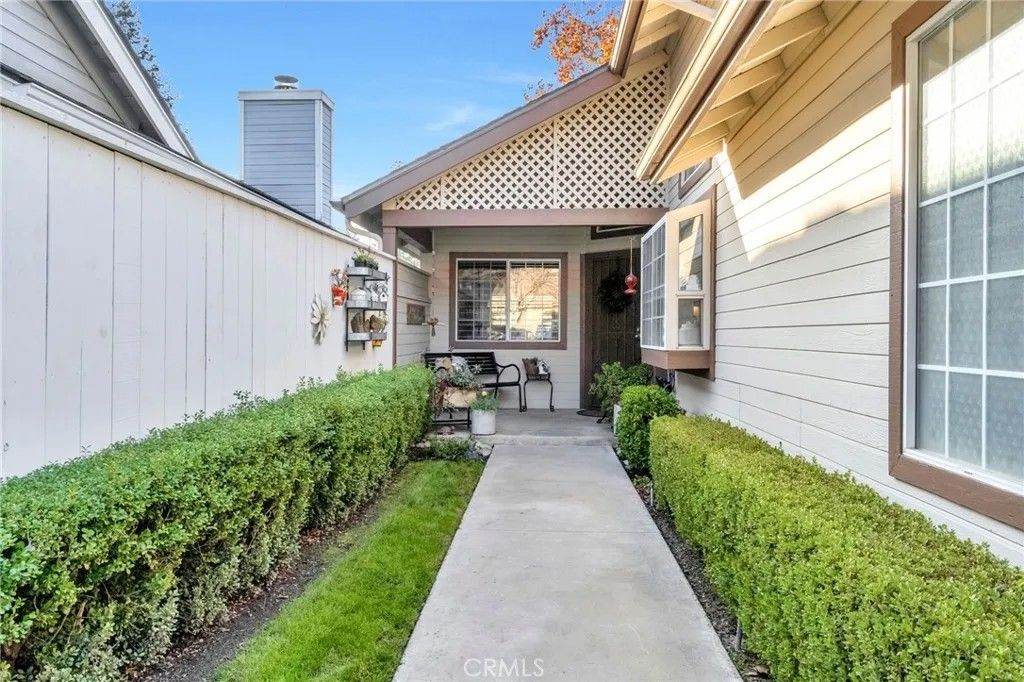 Photo of 9150 N Woodlawn Dr, Fresno, CA 93720 (MLS # SC25278662)