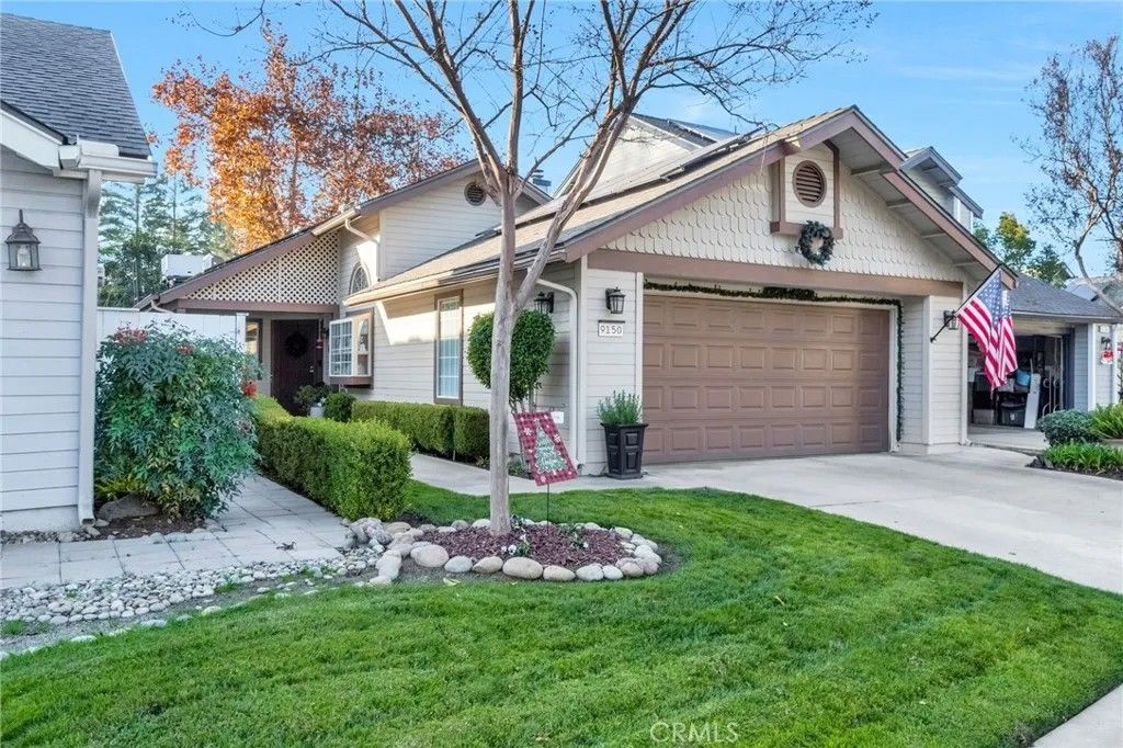 Photo of 9150 N Woodlawn Dr, Fresno, CA 93720 (MLS # SC25278662)