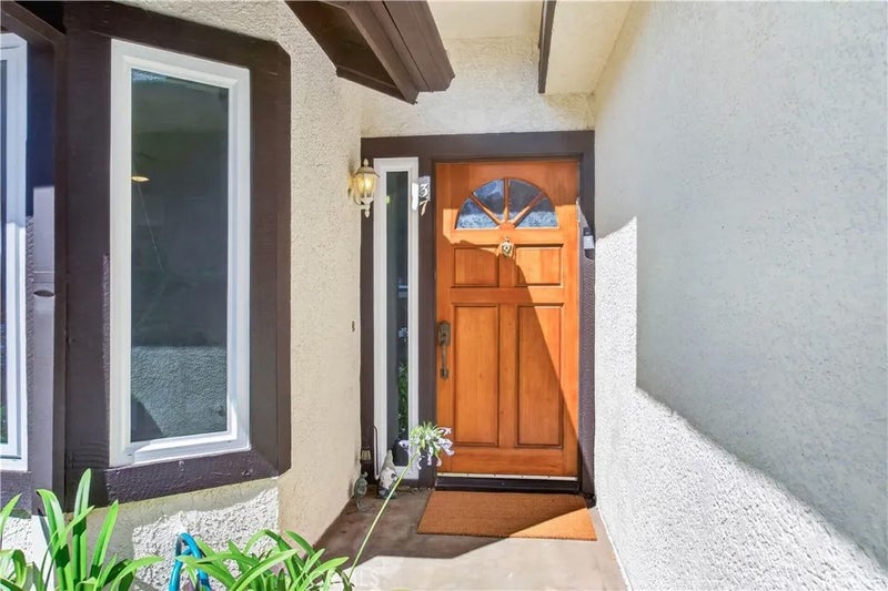 5612 Las Virgenes 37