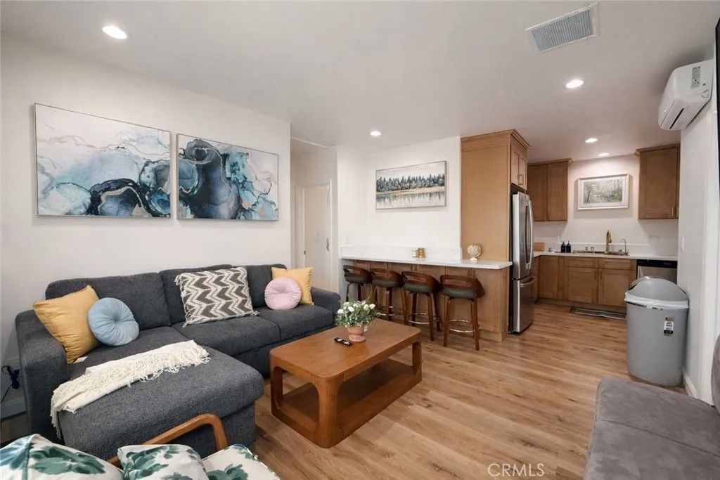 Photo of 559 E Juanita Avenue, Glendora, CA 91740 (MLS # AR26076898)