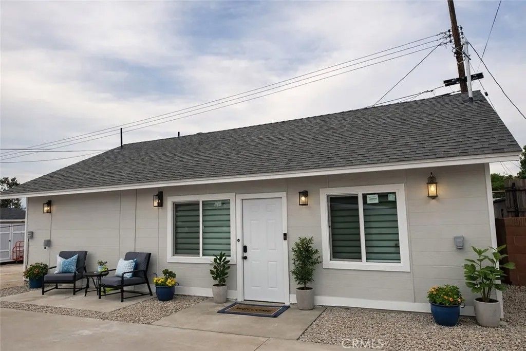 Photo of 559 E Juanita Avenue, Glendora, CA 91740 (MLS # AR26076898)