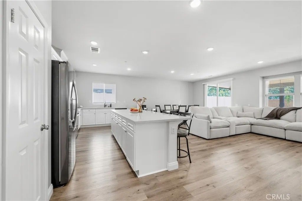 Photo of 569 Pooish Ave, San Jacinto, CA 92582 (MLS # SW26008500)