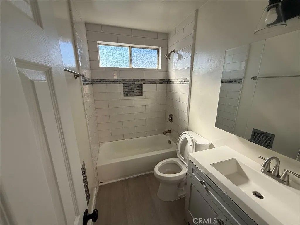 Photo of 1193 N Ardmore Ave #9, Los Angeles, CA 90029 (MLS # CV26038695)