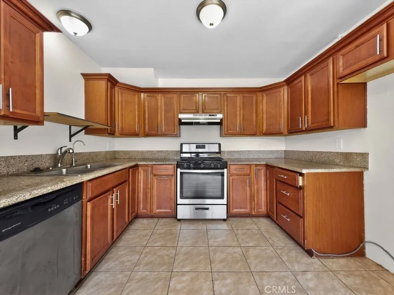 1381 S Walnut 2304
