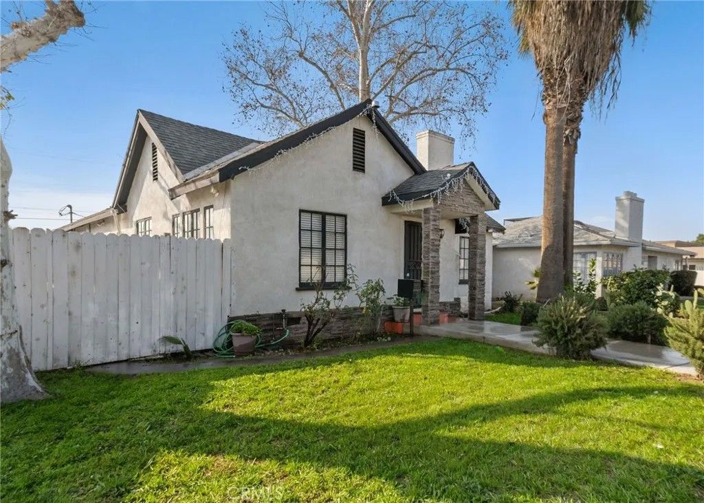 Photo of 2019 Brundage Ln, Bakersfield, CA 93304 (MLS # NS26069471)