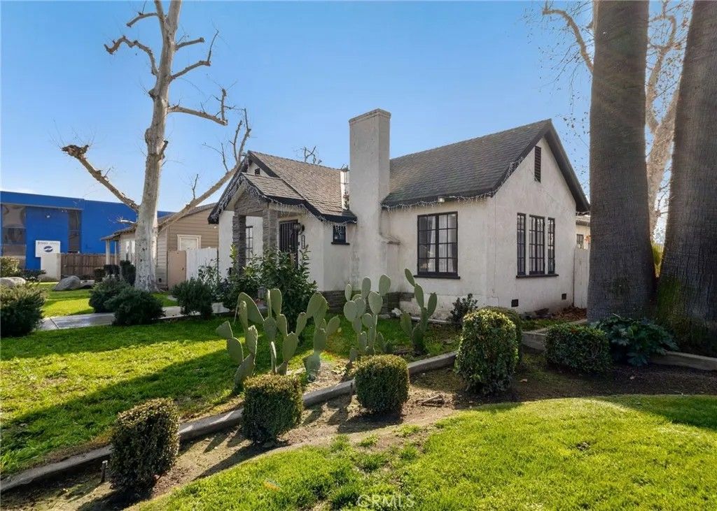 Photo of 2019 Brundage Ln, Bakersfield, CA 93304 (MLS # NS26069471)