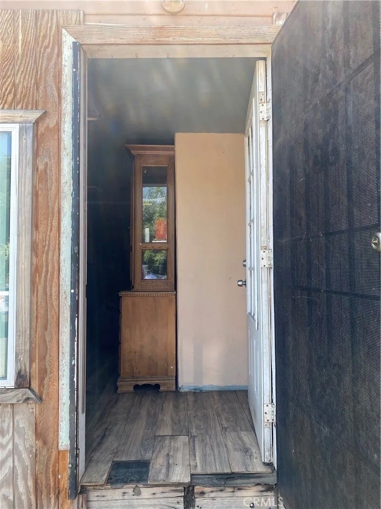 207 W River Ave