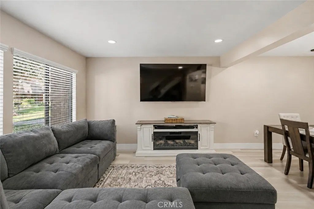 739 Knollwood Lane