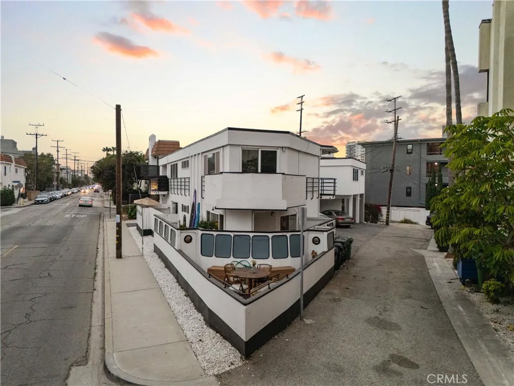 3906 Pacific Avenue