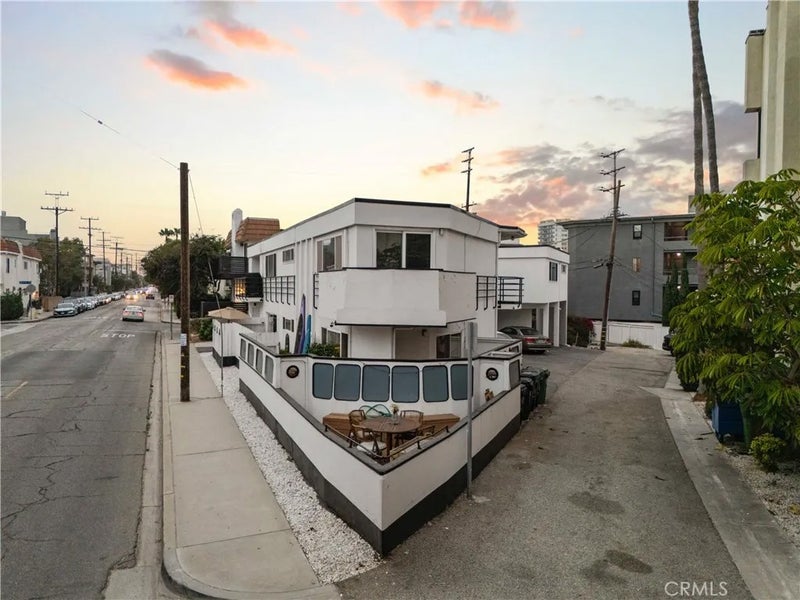 3906 Pacific Avenue