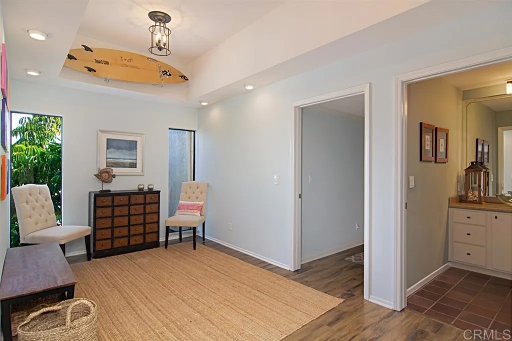911 E Avenue 301