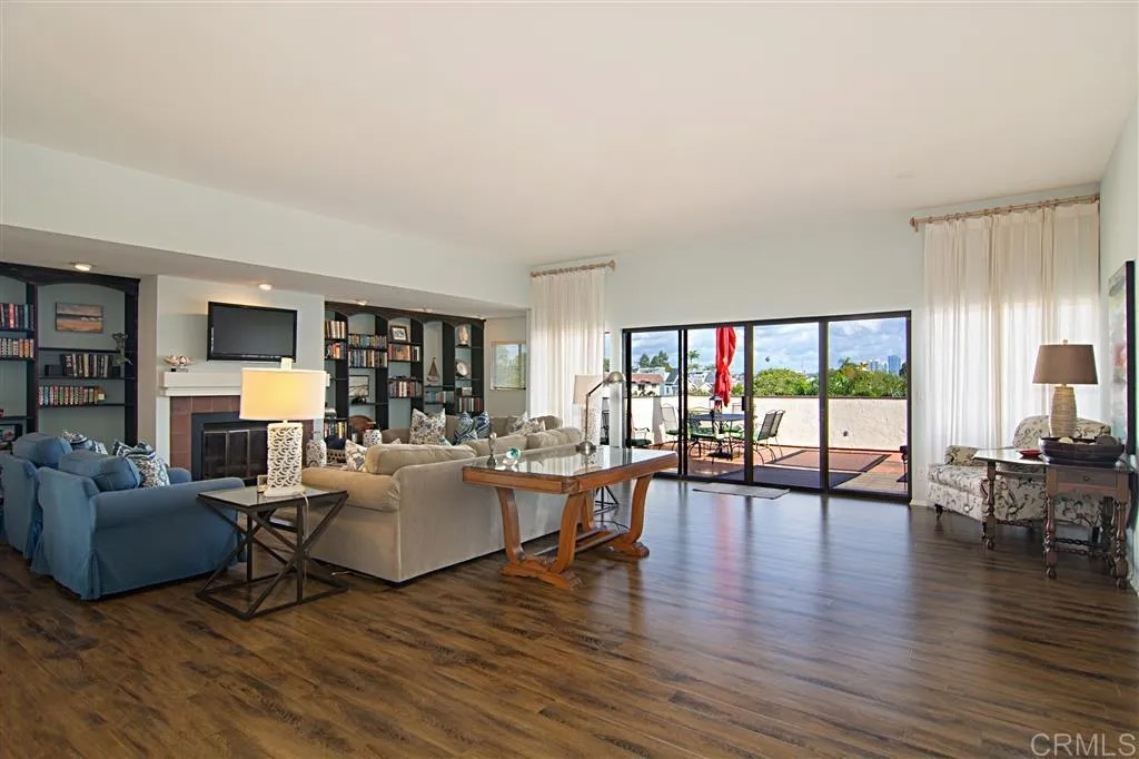 911 E Avenue 301