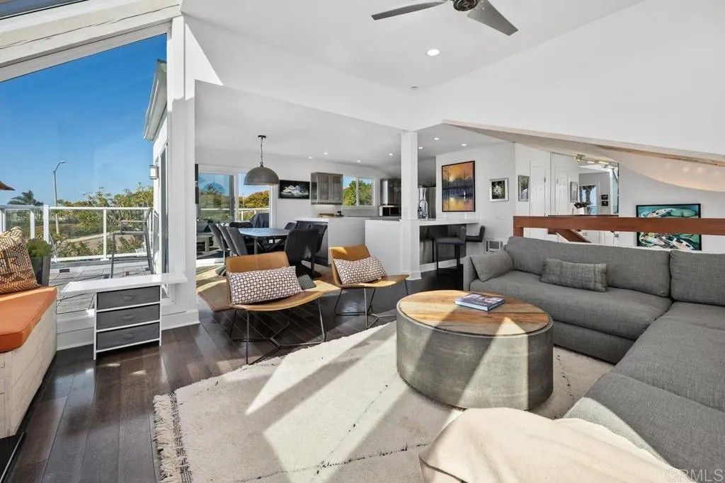 Photo of 328 Shomaker Ct, Solana Beach, CA 92075 (MLS # NDP2502728)