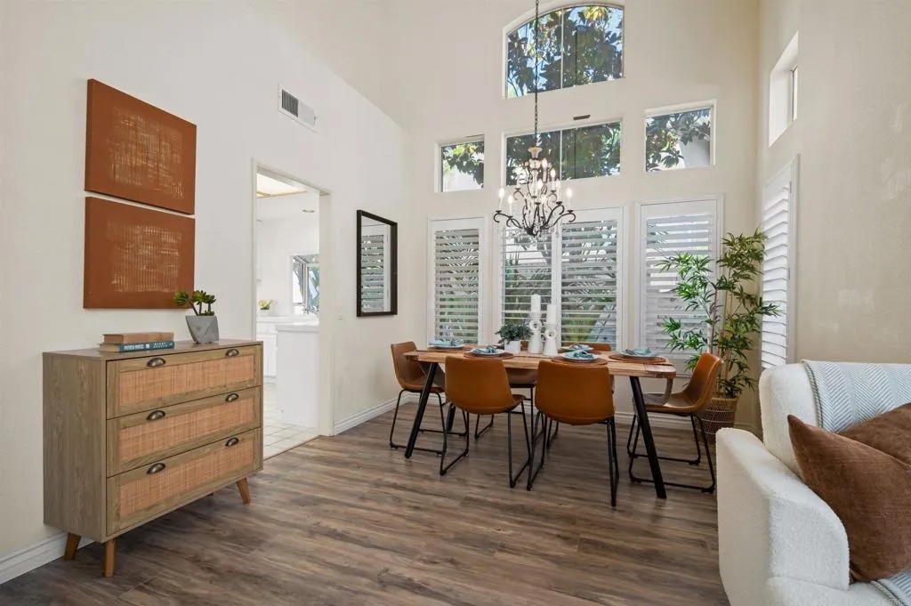 1137 Avenida Sobrina