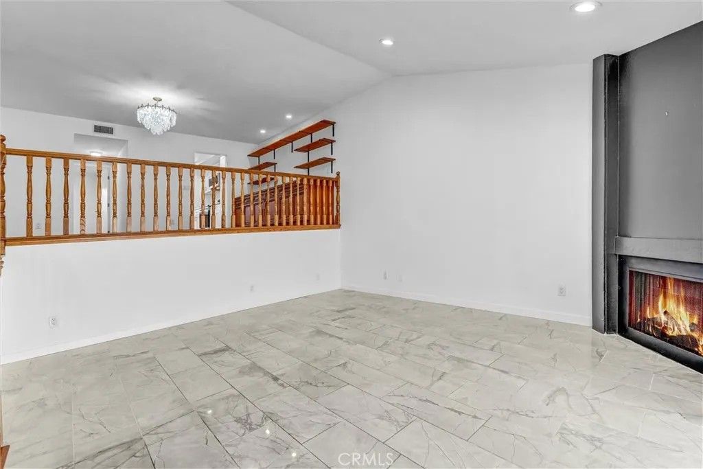 Photo of 18136 Oxnard St, Tarzana, CA 91356 (MLS # SR26092270)