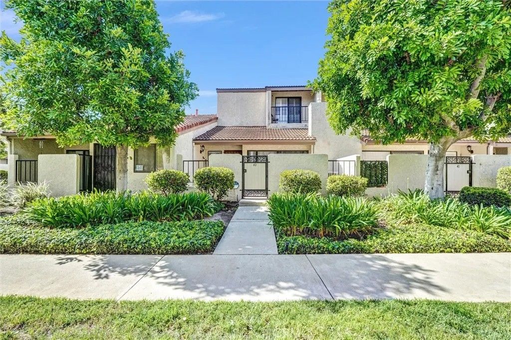 Photo of 18136 Oxnard St, Tarzana, CA 91356 (MLS # SR26092270)