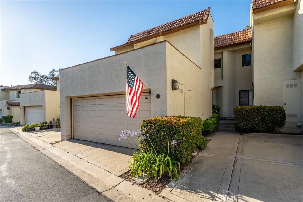 875 Endicott