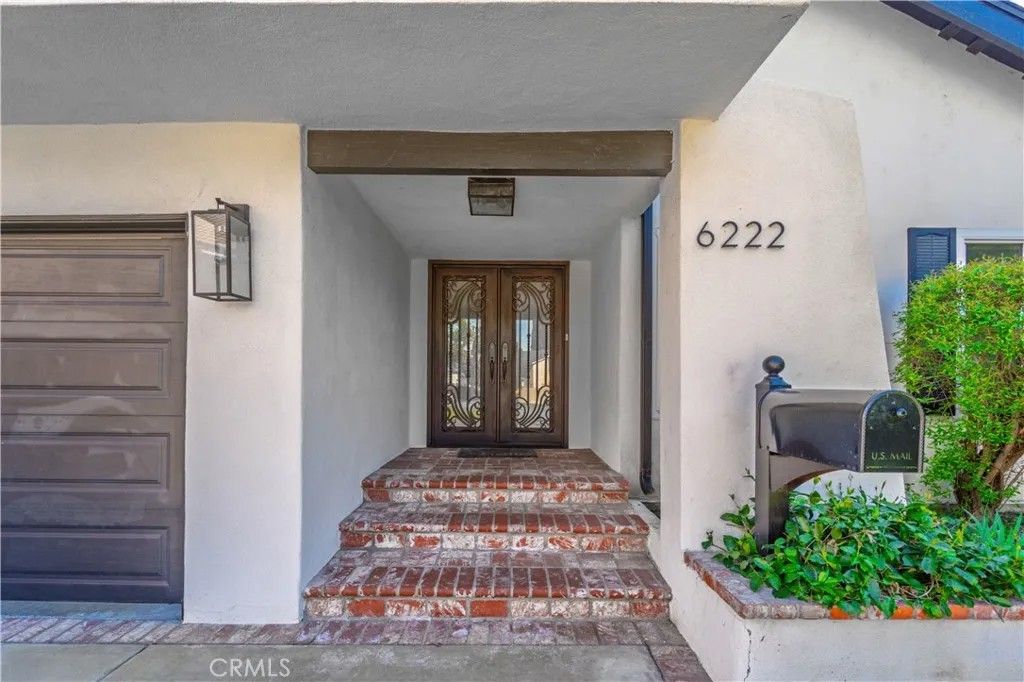 Photo of 6222 Wynne Ave, Tarzana, CA 91335 (MLS # SR26049540)