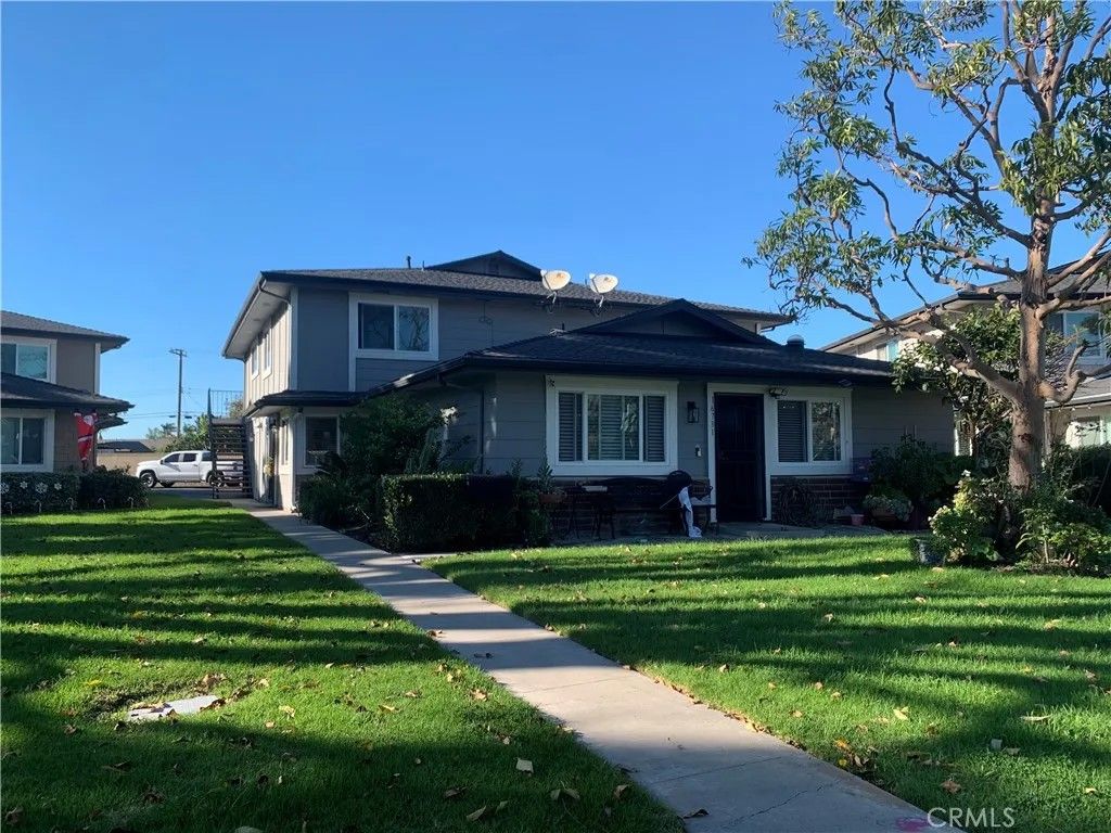 Photo of 16737 Arbor Cir, Huntington Beach, CA 92647 (MLS # OC26004183)
