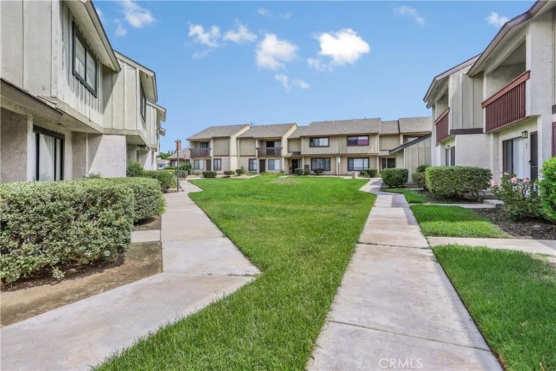 1401 W Cerritos 64