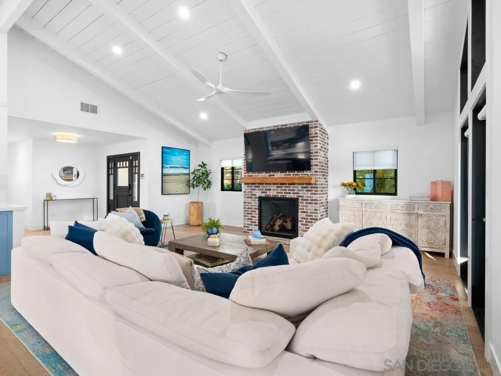8804 Robinhood Lane