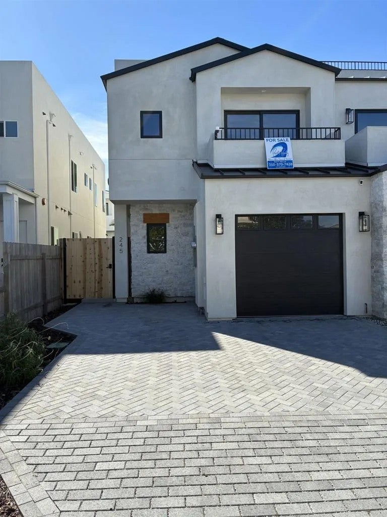 Photo of 245 Dahlia Avenue, Imperial Beach, CA 91932 (MLS # PTP2605531)
