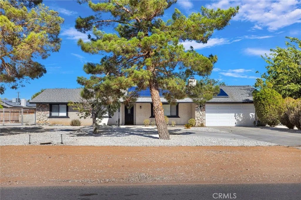 Photo of 14865 Temecula Road, Apple Valley, CA 92307 (MLS # HD26190745)