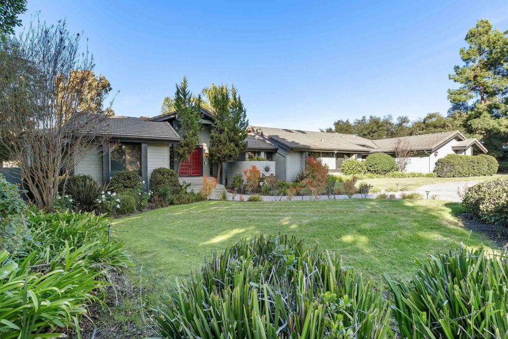 Photo of 12916 Polvera Ave, San Diego, CA 92128 (MLS # 250044470)