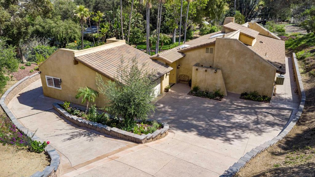 Photo of 1315 Macadamia Drive, Fallbrook, CA 92028 (MLS # 260008751)