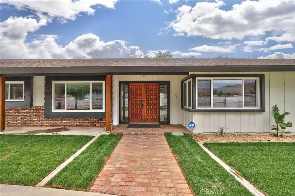 6905 W Devonshire